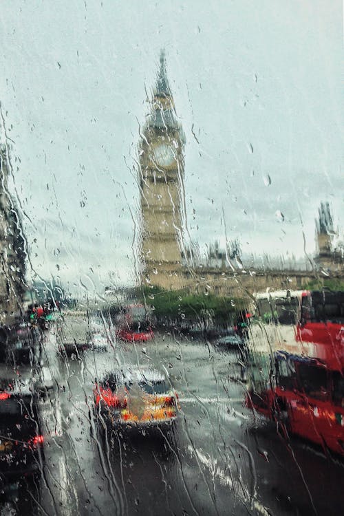 driving in london in a rainy day